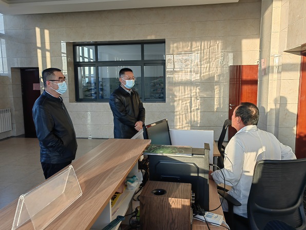 公司纪委对医务室核酸检测举行检查，，，，赵宣烨拍摄.jpg